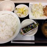 得朝牛皿定食、半熟玉子