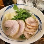 本丸塩らー麺＋鶏チャーシュー(塩らー麺 本丸亭 横浜元町店)