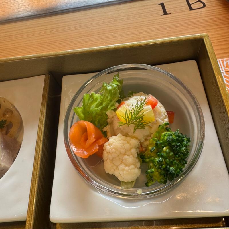 自家製ポテトサラダとスモークサーモンのコンポジション(四国まんなか千年ものがたり)