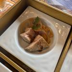 オリーブ地鶏のコンフィ地元野菜の洋風きんぴら(四国まんなか千年ものがたり)