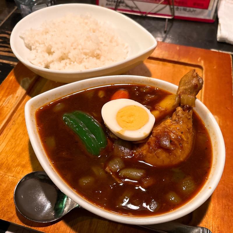 チキンのカレー(黒)(鴻 オオドリー 本店)