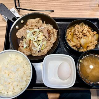 牛皿・ねぎ塩牛カルビ定食＋生玉子