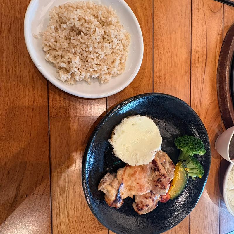 皮なし鶏モモ肉のステーキ(筋肉食堂 渋谷MIYASHITA PARK店)