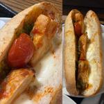 トマトモッツァレラ & バジルチキン・石窯フィローネ