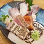 刺身7点盛り(魚と酒はなたれ 野毛五番街店)