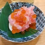 煮たまごのとろいくらのせ(魚と酒はなたれ 野毛五番街店)