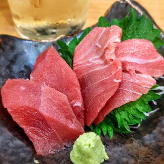 本まぐろ相盛り(魚と酒はなたれ 野毛五番街店)