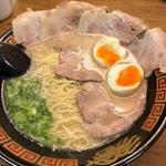 天然豚骨チャーシュー麺　たまごTp