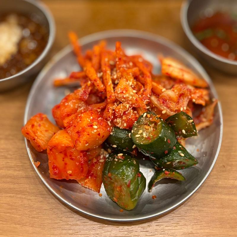 キムチ盛り合わせ小(大阪焼肉・ホルモン ふたご 新橋本館)