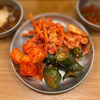 キムチ盛り合わせ小(大阪焼肉・ホルモン ふたご 新橋本館)
