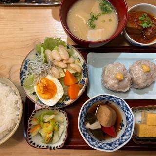 しうまい+牛タン煮込み(食堂 ユの木)