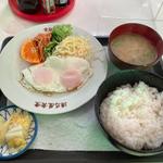 目玉焼き定食