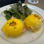 エッグベネディクトハーフ&ハーフ