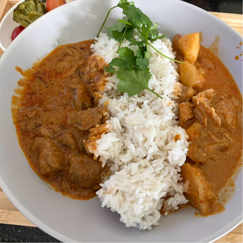 パネンカレー&マッサマンカレー(Sukhumvit with Pirabukao)