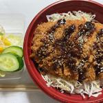 味噌カツ丼　サラダ