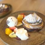 季節のデザート（焼きたてりんごパイ）