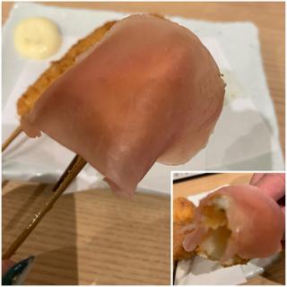 カマンベールと生ハム(酒場 千代鶴 和食居酒屋 大山・おでん日本酒)