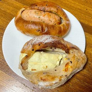 ジャーマンソーセージ クリームチーズパン