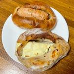 ジャーマンソーセージ クリームチーズパン(アールベイカー みなとみらい店 （R Baker）)