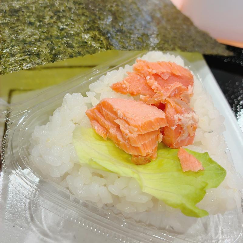 まろやか麹鮭おにぎり(米と麦)