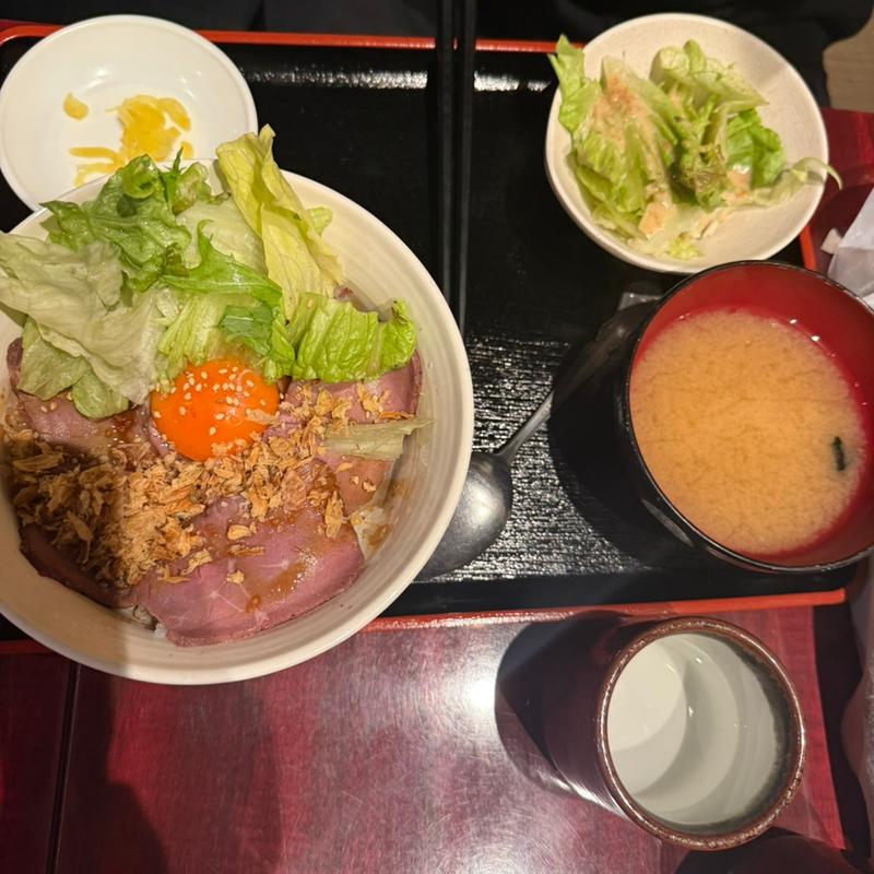 ローストビーフ丼(肉バル アモーレ 新宿店)