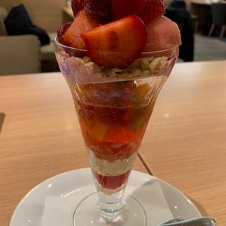 あまおうのフルーツマチェドニアサンデー