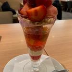 あまおうのフルーツマチェドニアサンデー(デニーズ 上板橋店)