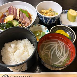 カツオのタタキ定食(花のれん )