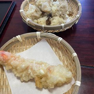 モツの天ぷら、海老天(三丁目の手打うどん)