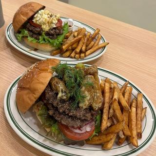 クリスピーオイスター&マッシュルームバーガーW テリヤキバーガーW(PLUMP DINER【プランプダイナー】)