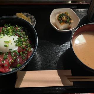 まぐろ漬け丼
