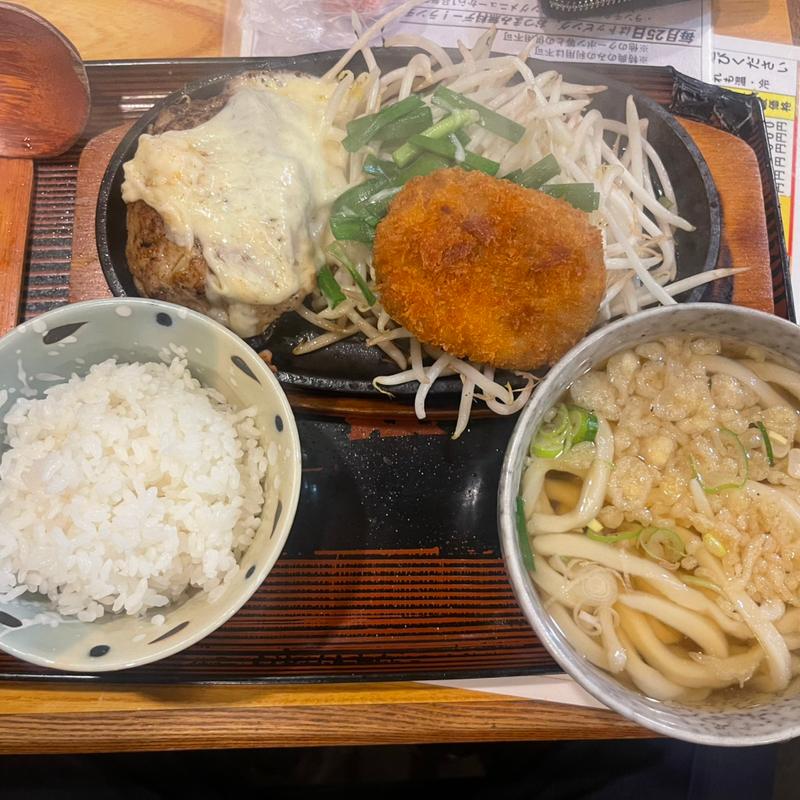 ハンバーグ　ラグレットチーズ(武州うどんあかね&みどりダイニング)