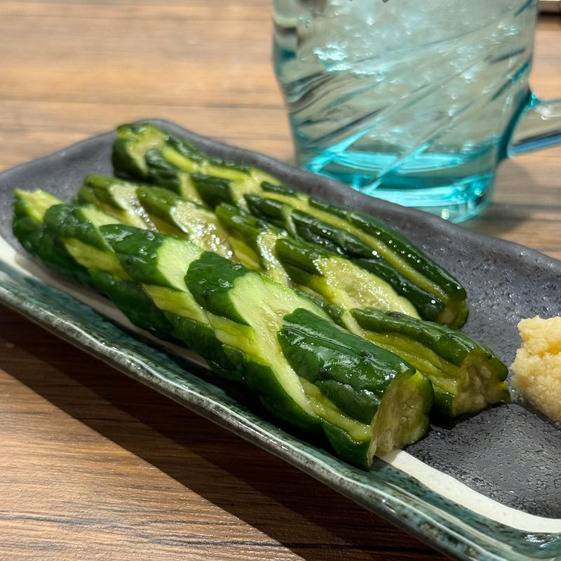 さっぱりきゅうりの1本漬け(炭火串焼肉と釜めしの店 炎)