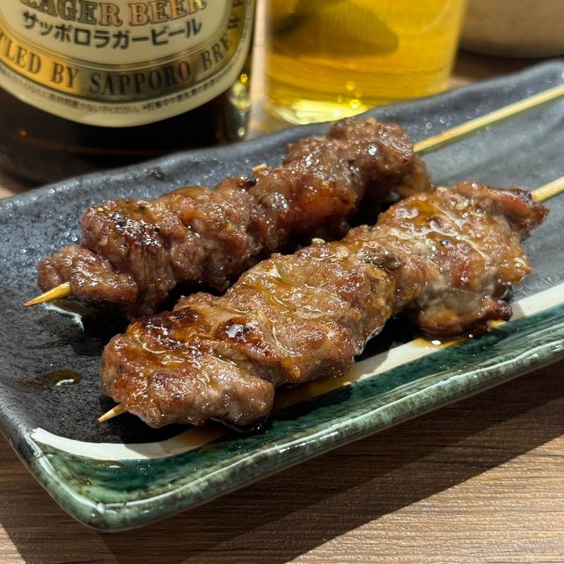牛カルビ、和牛つらみ串(炭火串焼肉と釜めしの店 炎)