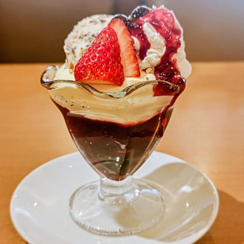 ベリー・クラッシュのミニパフェ(味の民芸 丸山台店)