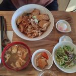 豆爺の肉豆富丼