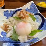 新玉スライス温玉のせ(味処●酒処 とらや)