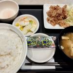 得朝牛皿定食、半熟玉子(松屋 青砥店)