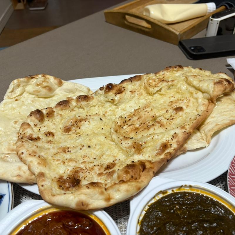 ガーリック & プレーン ナン(インドレストラン・ガンジー（ＧＡＮＤＨＩ）)