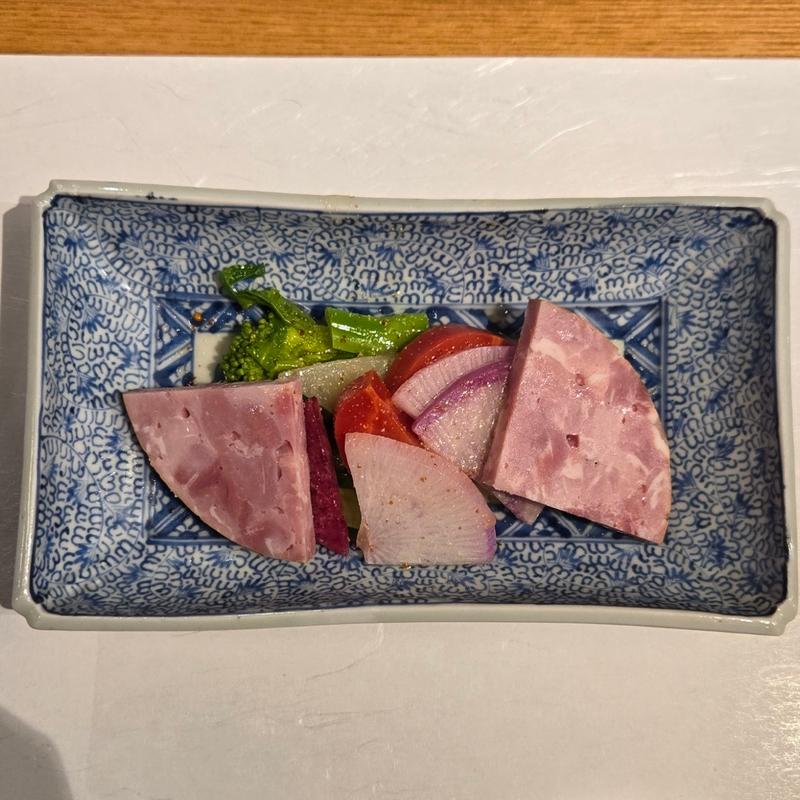 自家製ハムと季節の野菜サラダ(洋食堂すずき)