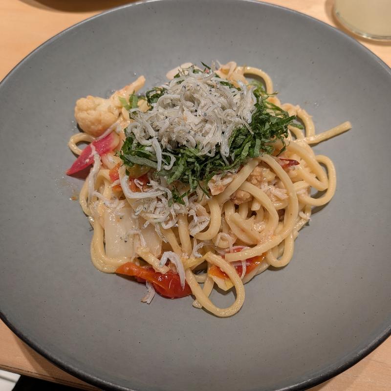 小田原梅と釜揚げシラス大葉のペペロンチーノ(2416MARKET PASTA&)