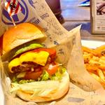 アボカドチーズバーガー(肉が旨いカフェ NICK STOCK ムスブ田町店)