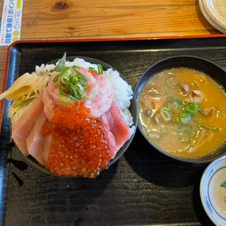昼得丼 ドカ盛り店長、豚汁変更(横濱魚萬 JR川崎東口駅前店)