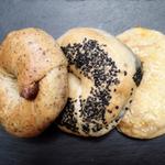 イチジクとクルミのティーベーグル、スィートポテトのゴマアンベーグル、ベーコン・チーズ コーンバターベーグル