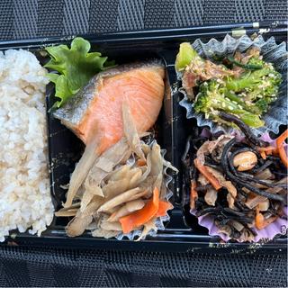 銀鮭のSAKANA弁当(健康咲かせる手づくり惣菜「咲菜」 京阪くずは駅店)