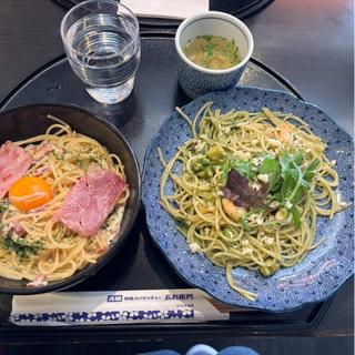 カリカリベーコンのカルボナーラ＋海老とアボガドとモッツァレラチーズのジェノベーゼ(洋麺屋五右衛門 三河安城店)