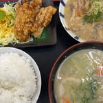 ホルモン煮込みと唐揚　豚汁小