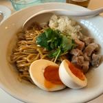 鶏油そば(中華そば専門店　一六食堂)