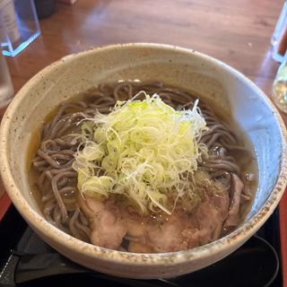 冷たい肉そば(肉そば家 笑梟 （ふくろう）)