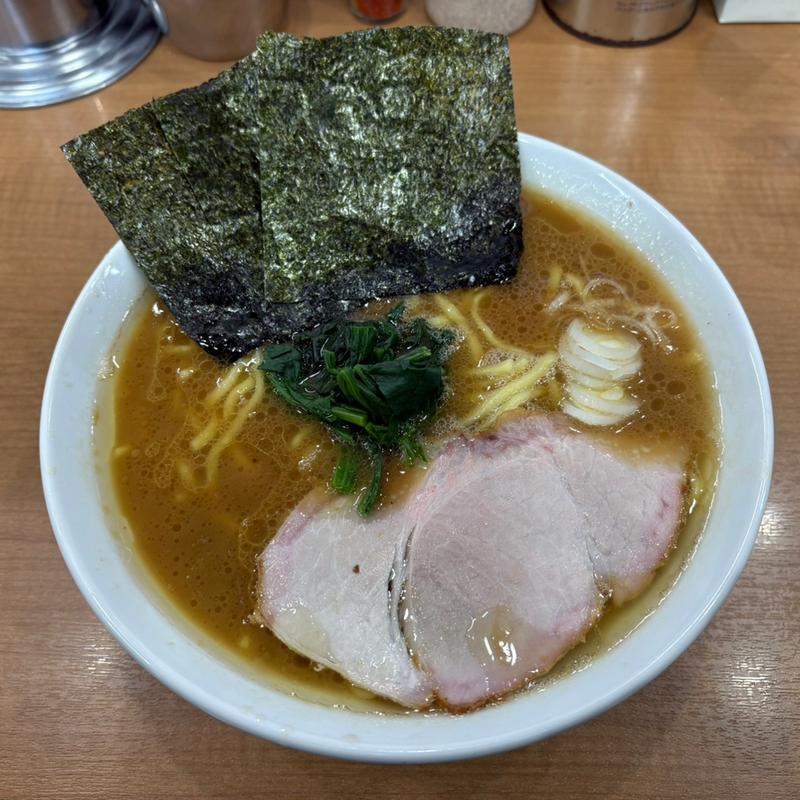 豚骨醤油らーめん(綾瀬ラーメン 粋)